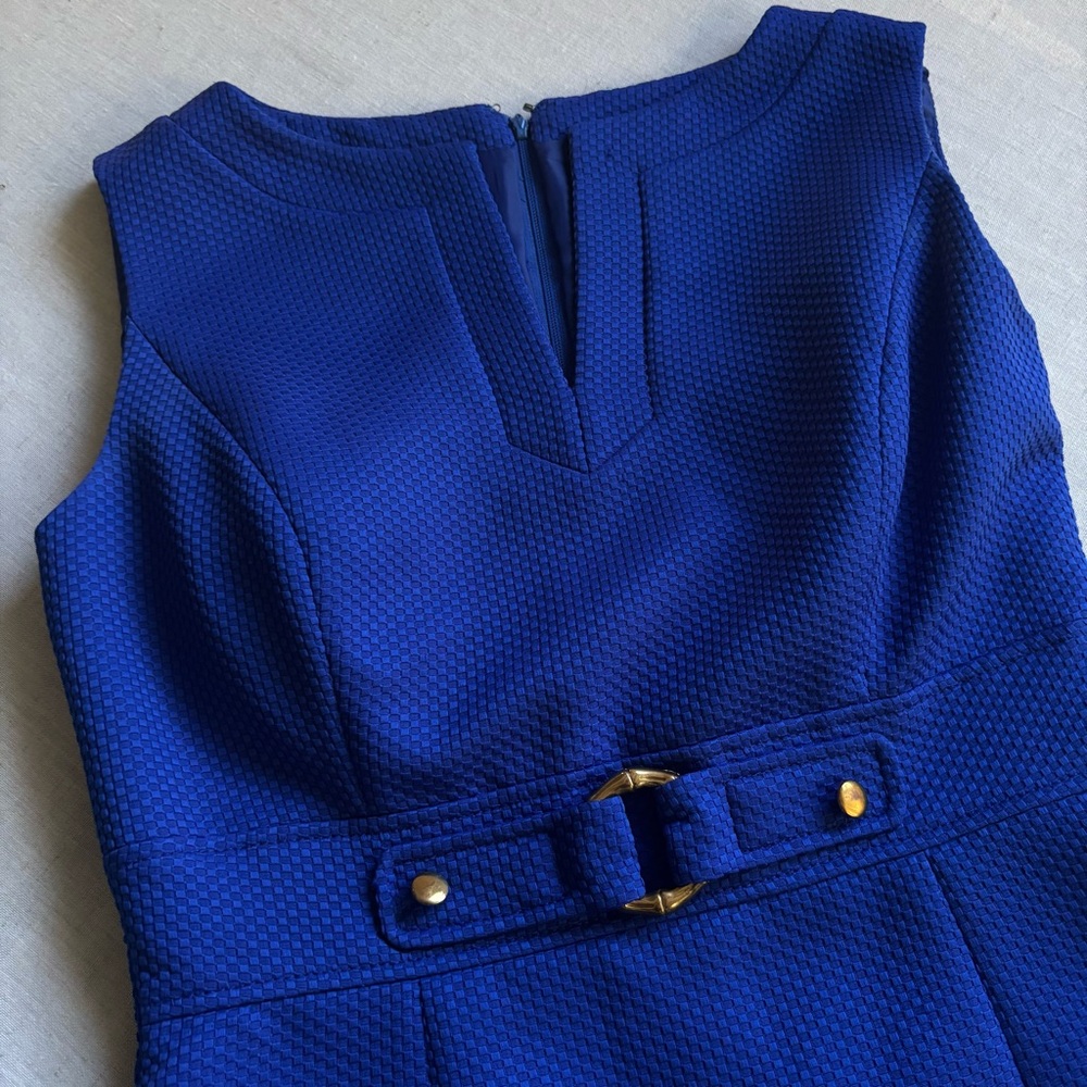 Tahari Arthur S. Levine Blue Sheath Dress Gold Buckle Size 4 Career Workwear - Picture 2 of 13